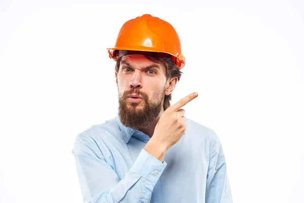 Emotionaler Mann Bauarbeiter orange harter Hut Ingenieur Profi — Stockfoto