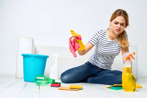 Уборка дома моющее средство для пола — стоковое фото