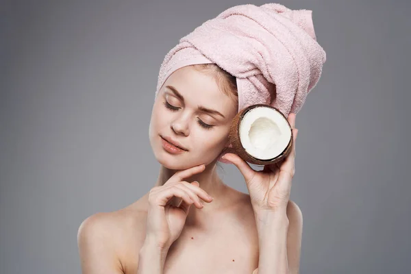 Mulher alegre tratamentos de spa pele limpa cosméticos naturais — Fotografia de Stock
