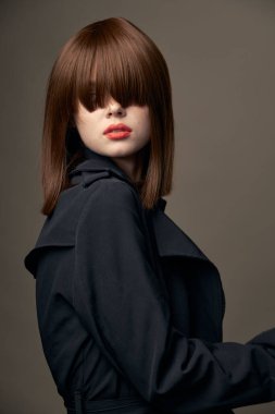 Kırpılmış manzara güzel bayan Avrupalı görünüm tarzı 