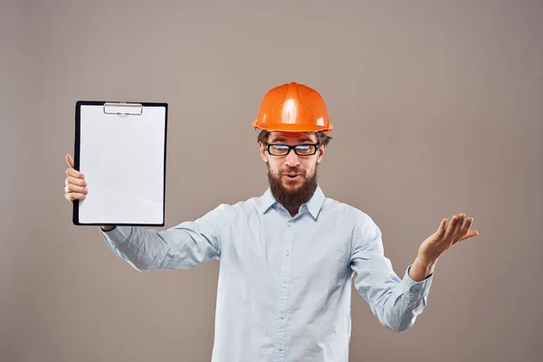 Trabalhador homem laranja chapéu duro indústria de construção manual — Fotografia de Stock