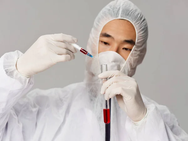 Asian male male laboratory vaccine science research drug development — Stock Photo, Image