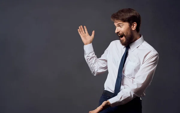 Baard man in shirt met stropdas emoties manager officieel Professional — Stockfoto