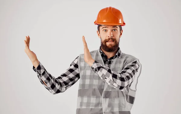 Trabalhador da construção em uniforme capacete laranja trabalho de segurança — Fotografia de Stock