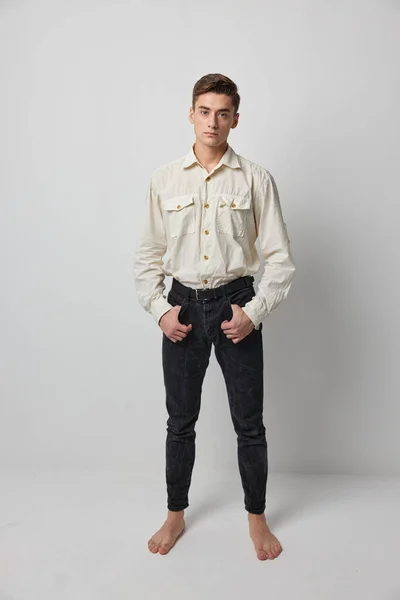 Man i skjortor självförtroende officiella modern stil casual wear — Stockfoto