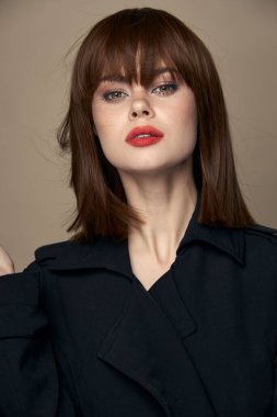 Komik model stil elbiseler gülüyor eğleniyor 