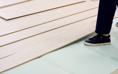 Kapalı alanda yenileme ahşap döşeme dokusu endüstrisi iç mimarisi