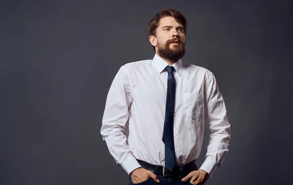 Hombre de camisa con corbata gerente de oficina finanzas emociones hombre de negocios — Foto de Stock