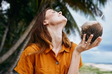 Hindistan cevizli kadın kokteyl adayı 