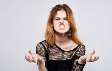 Neşeli duygusal kadın çekici görünüş süsleme stüdyosu