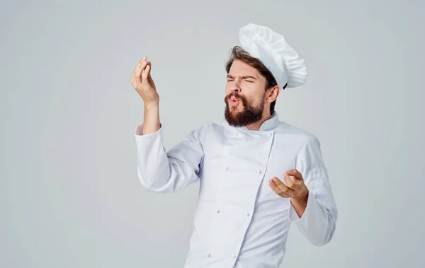Un cuoco in giacca e cravatta sta gesticolando con le mani — Foto Stock