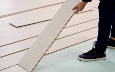 Kapalı alanda yenileme ahşap döşeme dokusu endüstrisi iç mimarisi