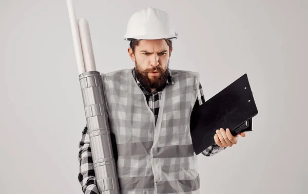 Ingenieur in weißem Helm Blaupausen Arbeit Bau-Profi — Stockfoto