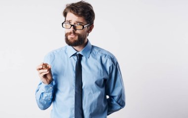 İşadamı, kripto para birimi internet teknolojisi elektronik cüzdanı finanse ediyor.