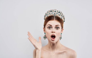 Güzel kadın Diadem Dekorasyon Kozmetik Duyguları Stüdyosu