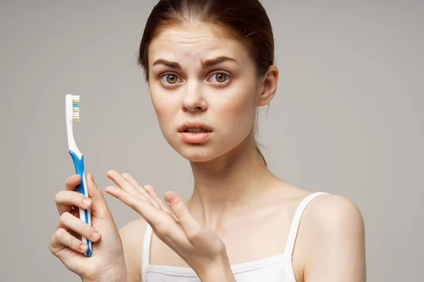 Woman in white t shirt toothbrush dental health — Stock Photo, Image