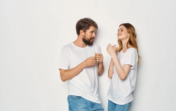 A young couple is standing next to a white T-shirt close-up — Stock Photo, Image