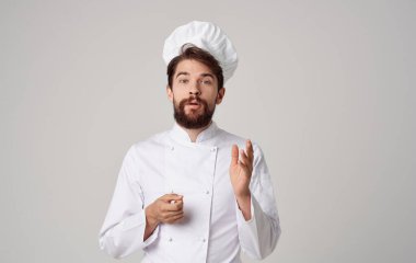 Lokantada çalışan aşçı erkek.