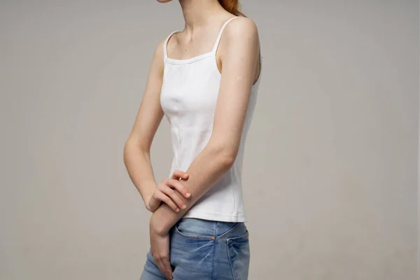 Woman in white t-shirt and jeans thinness diet health problems — Stock Photo, Image