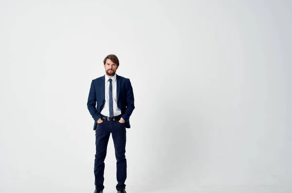 Homem de terno oficial empresário auto-confiança isolado fundo — Fotografia de Stock