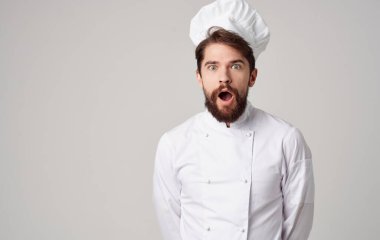 Erkek aşçı. Mutfakta çalışan profesyonel restoran.