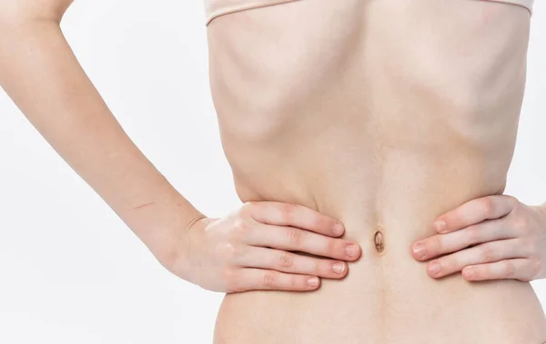 Mujer delgada cintura estrecha leggins negros dieta calorías costillas anorexia —  Fotos de Stock