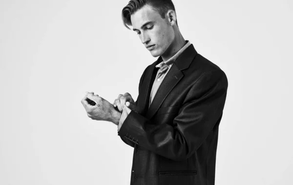 ボタン付きジャケットとシャツビジネスファイナンスモデルのセクシーな男の肖像 — ストック写真