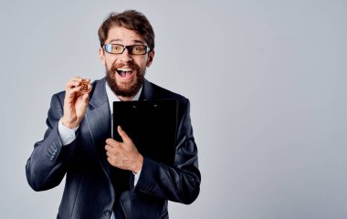 Erkekler bitcoin döviz kuru belgeleri madeni bardaklar iş finansmanı