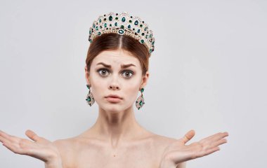 Güzel kadın Diadem Dekorasyon Kozmetik Duyguları Stüdyosu