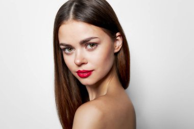 Çekici bir kadın, arkadan görünüşü büyüleyici. 