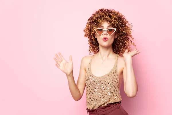 Schöne Paillettenkleid Energie Modell curl Frau Mode Kleidung — Stockfoto