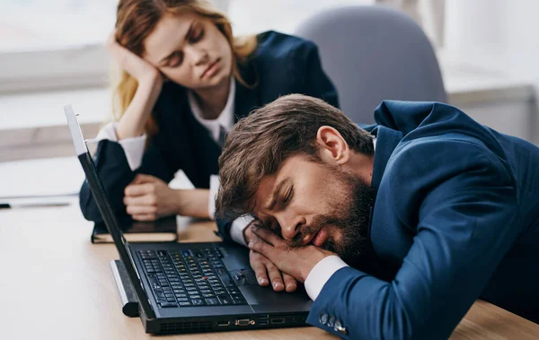 Work colleagues asleep at the desk in front of the laptop fatigue rest — Stock Photo, Image