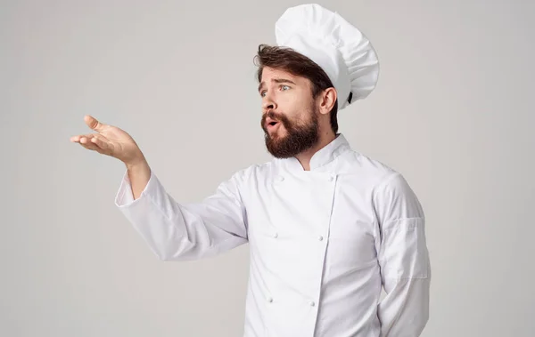 Cuoco maschile Ristorante professionale che lavora in cucina — Foto Stock