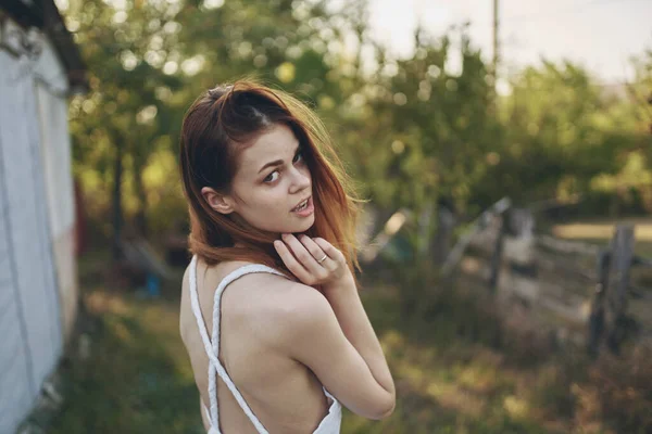 Romantic woman in white dress countryside model landscape lifestyle — Stock Photo, Image