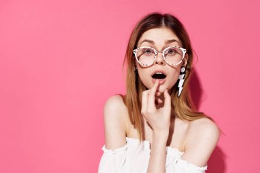 Duygusal kadın mücevher lüks, eğlenceli pembe desenli arka plan