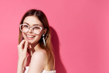 Duygusal kadın mücevher lüks, eğlenceli pembe desenli arka plan