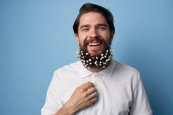 Homem de camisa branca emoções barba estilo de vida decoração — Fotografia de Stock