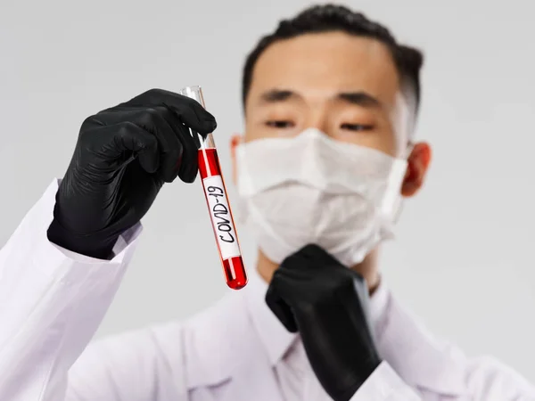 Лікар медичної маски Біохімія аналізи крові — стокове фото