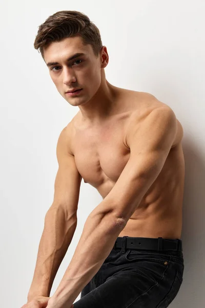 Masculino nu masculino posando atraente olhar modelo — Fotografia de Stock
