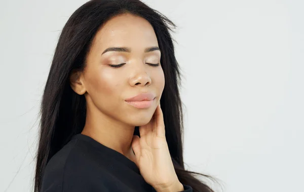 Mooie vrouw afrikaanse uiterlijk make-up aantrekkelijk look luxe model — Stockfoto