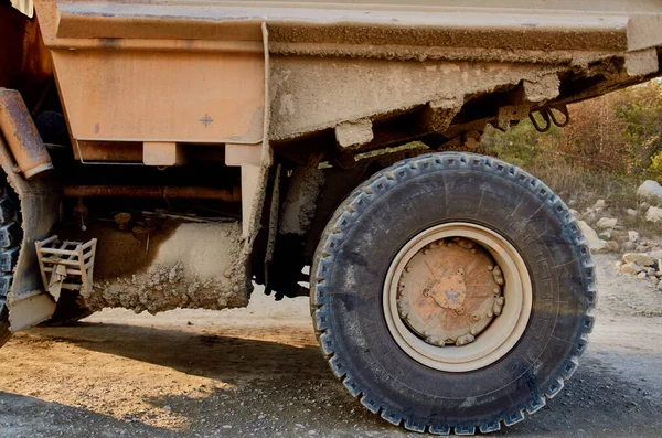 Bulldozer vrachtwagen zand bouw van industriële werkzaamheden — Stockfoto
