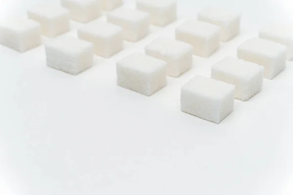 Kostky cukru rovnoměrně rozmístěné sladkosti složka lehké pozadí — Stock fotografie