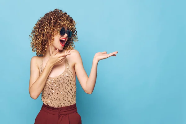 Frau Porträt Mode Kleidung isoliert Hintergrund Porträt Mode Kleidung — Stockfoto