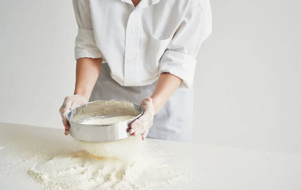 Chef amassar massa cozinhando farinha farinha produto doméstico — Fotografia de Stock