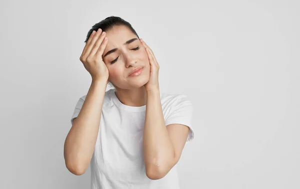 Vrouw met hoofdpijn en migraine gezondheidsproblemen — Stockfoto