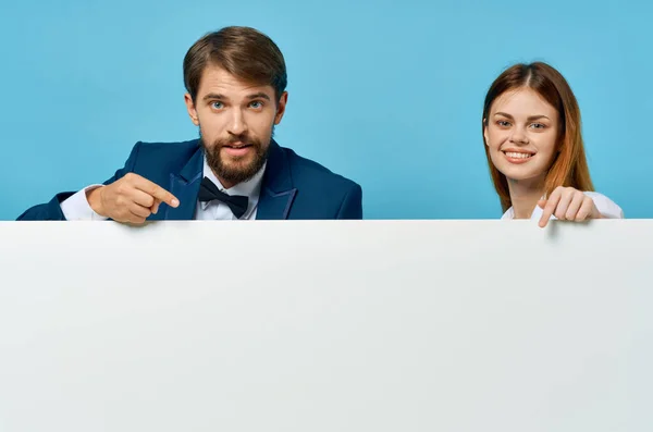 Homem de negócios e mulher branco banner publicidade apresentação isolado comunicação de fundo — Fotografia de Stock