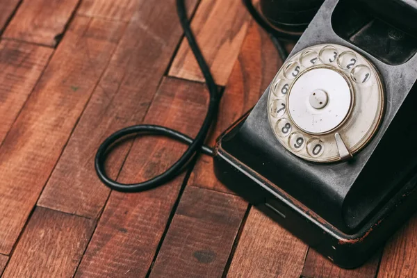 Siyah retro telefon eski teknoloji iletişim antikası — Stok fotoğraf