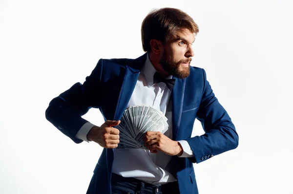 전형적 인 정장을 입고 은행 금융 모델을 하고 있는 남자 — 스톡 사진