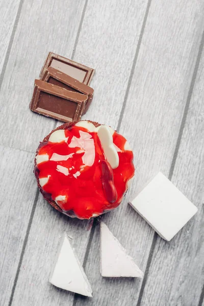 赤いケーキお菓子お茶のデザートクローズアップ — ストック写真