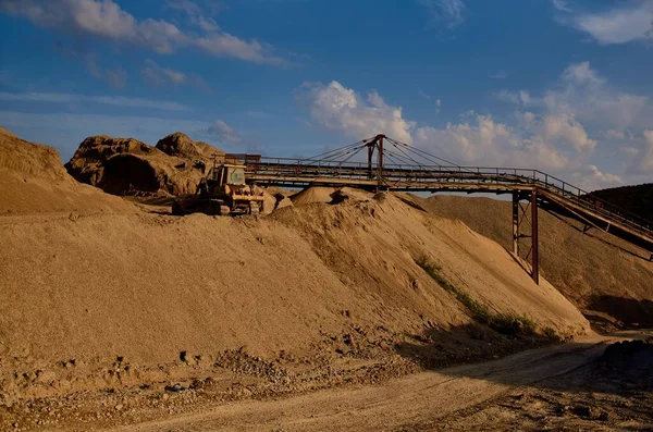 Бульдозерный мост строительные раскопки песчаные дороги промышленные работы железо — стоковое фото